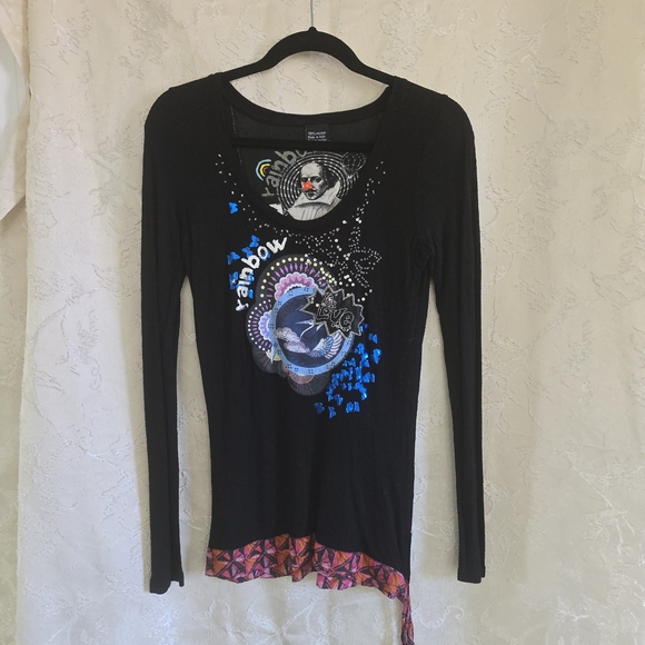 Desigual Black Top with Vibrant Graphic Design - Picture 1 of 4